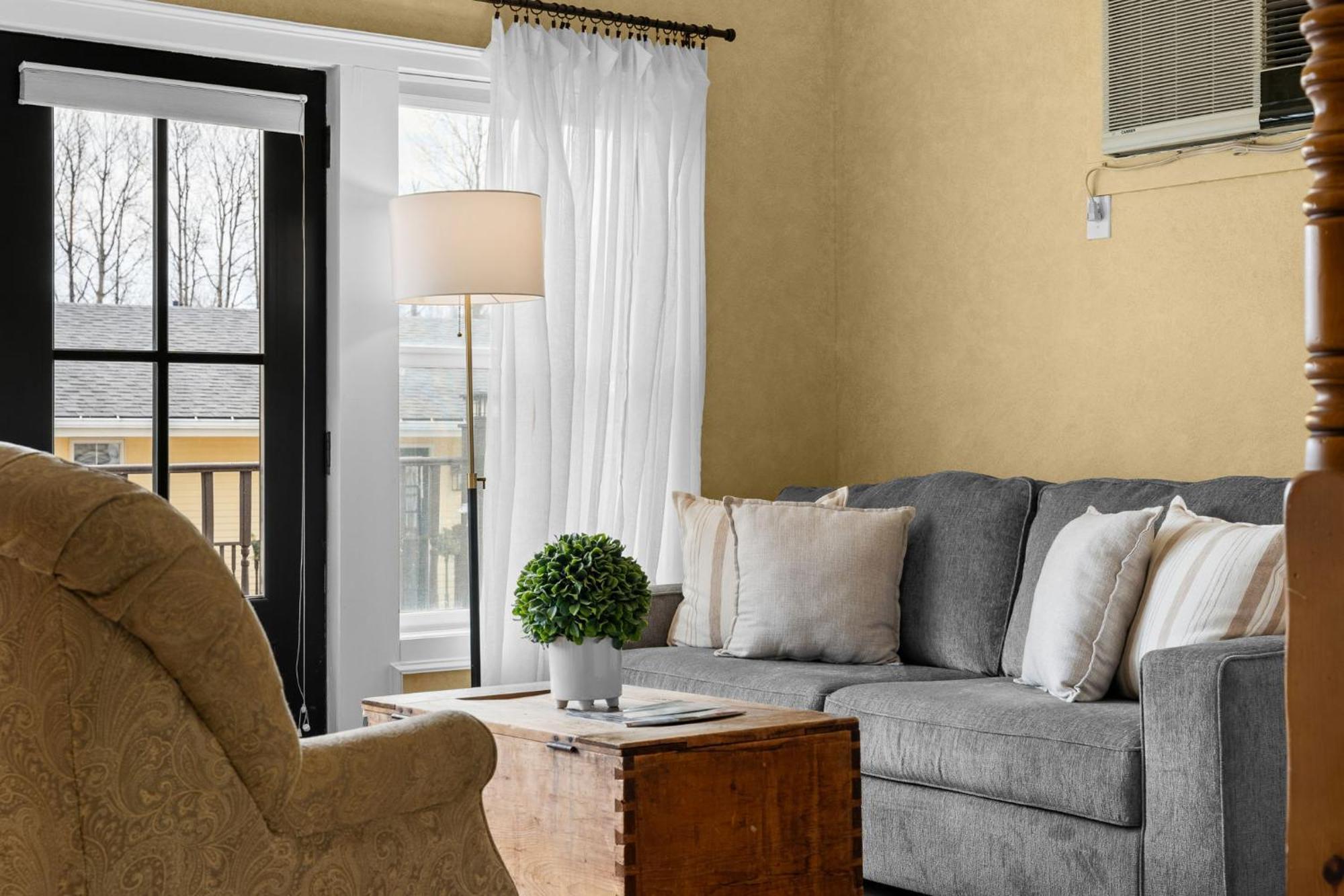 Red Clover Inn Mendon Екстериор снимка